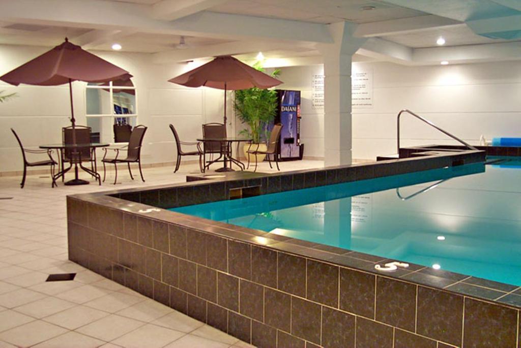 Ambassador Hotel Sudbury Exterior photo